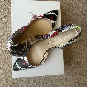 Jessica Simpson Claudette-Brand New in Box! Size 6! Style: Multi Palm Print!